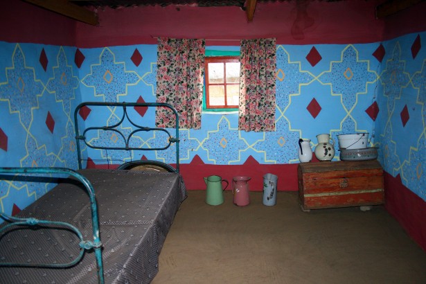 If your bedroom looks like this...you need paint in a bad, bad way!! *shudders*